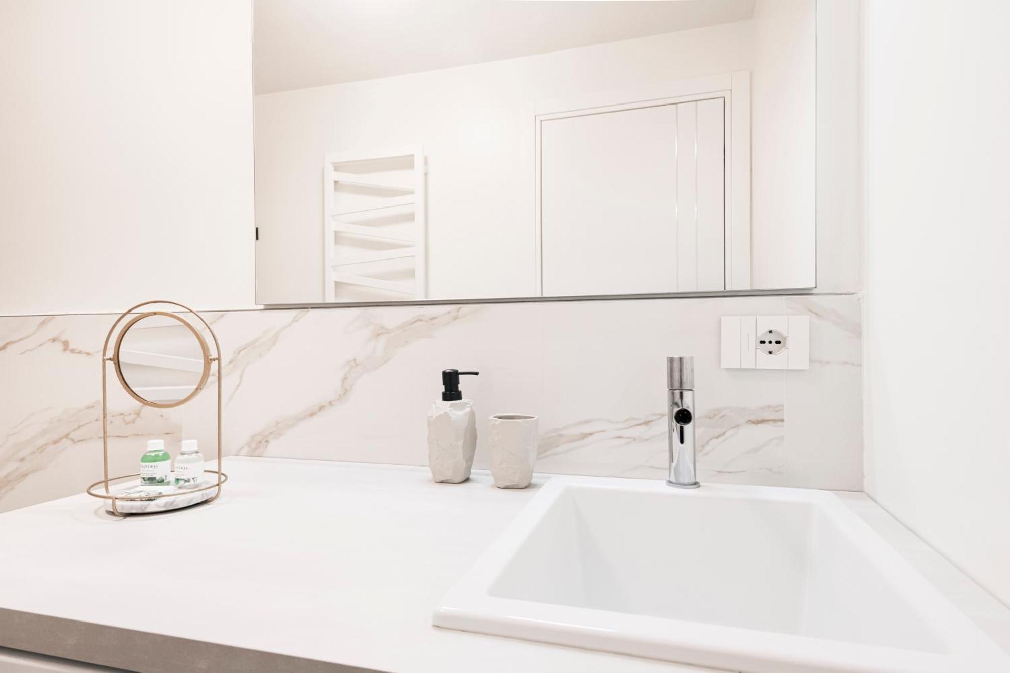 Ferienwohnung Easylife - Design And Relax In The Heart Of Mailand Exterior foto
